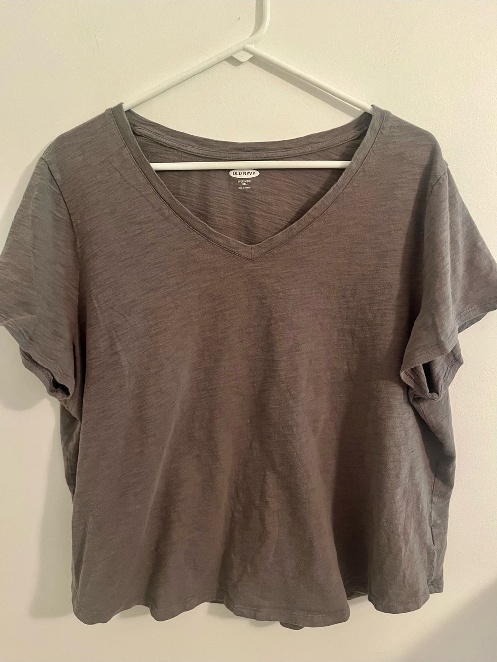 Old Navy Short Sleeve V-Neck Tee in Gray
